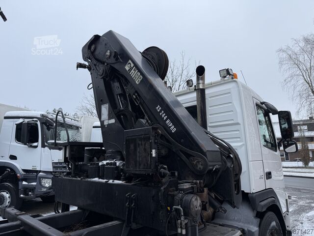 Camión volquete Volvo FM410 8X4 Kipper mit Kran HIAB 244-5