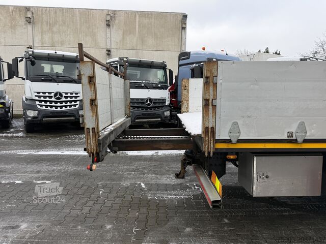 Flatbed truck Volvo FM 380 8X2 Palfinger 35000 bis 25 Meter