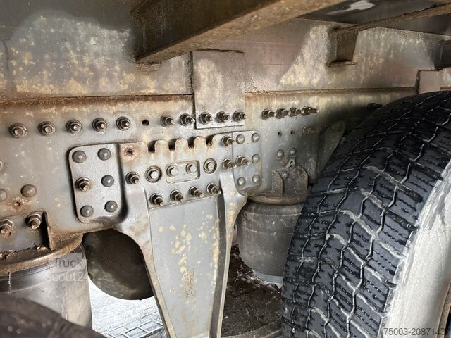 Flatbed truck Volvo FM 380 8X2 Palfinger 35000 bis 25 Meter