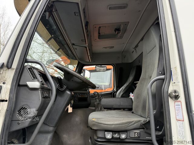 Flatbed truck Volvo FM 380 8X2 Palfinger 35000 bis 25 Meter