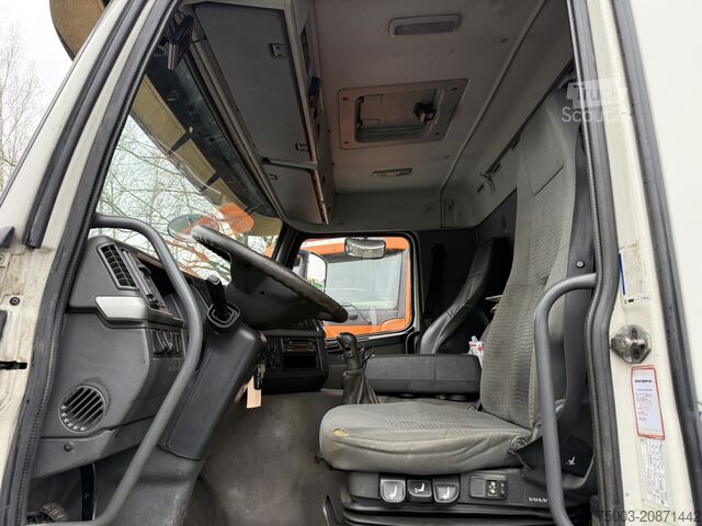 Autokran Volvo FM 380 8X2 Palfinger 35000 bis 25 Meter