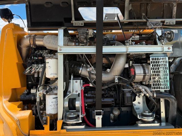 Tela-alustainen kaivinkone LIEBHERR R920 Compact LC Kettenbagger