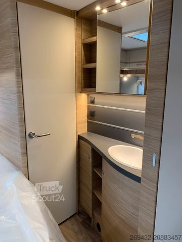 Bivalnik FENDT BIANCO ACTIV 495 SFE 55 Jahre Caravan Zellerer