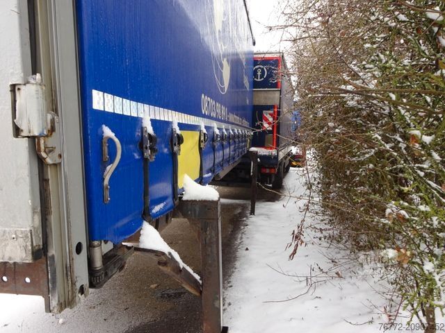 Samochód ciężarowy z plandeką typu platforma Kögel ENCO Edscha