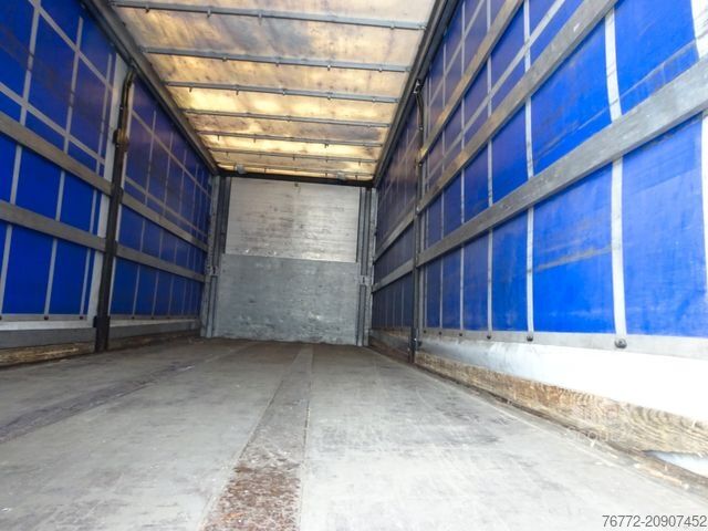 Samochód ciężarowy z plandeką typu platforma Kögel ENCO Edscha