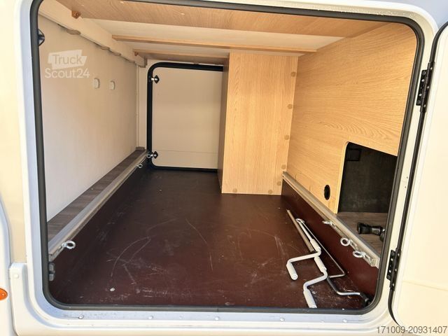 Autorulotă semi-integrată SUNLIGHT Adventure T 69LC 8G Combi 6E SAT TV Heckstützen