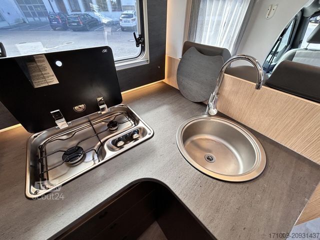 Autorulotă semi-integrată SUNLIGHT Adventure T Ford 670S Combi 6E Hubbett Autom.