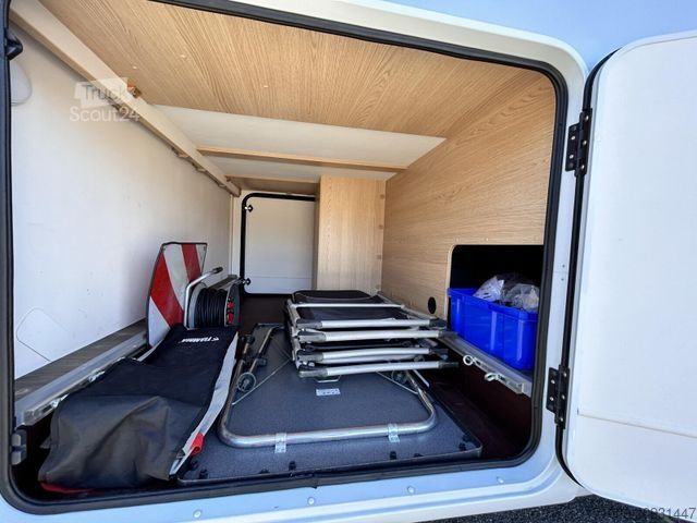 Autorulotă semi-integrată SUNLIGHT Adventure T Ford 690L HUBBETT Backofen SAT TV