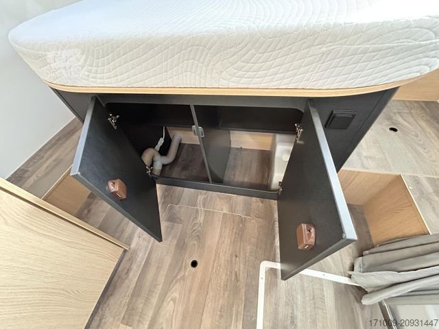 Autorulotă semi-integrată SUNLIGHT Adventure T Ford 690L HUBBETT Backofen SAT TV