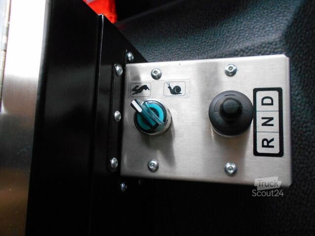 Balayeuse de voirie Mercedes-Benz Atego 1324 LKO 4x2 / Themis SH7B D/HD