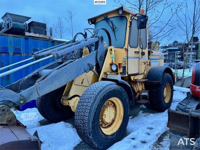 Chargeuse Volvo L50 Wheel Loader with Bucket and Pallet Forks