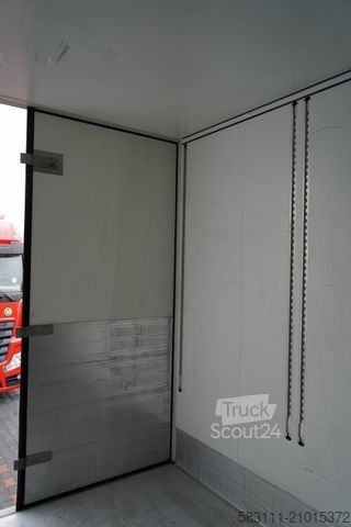 Rashladna poluprikolica SCHMITZ CARGOBULL REFRIGERATED / NEW THERMO KING UNIT / SLX 300 /