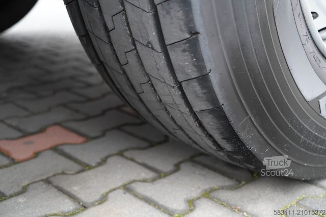 Rashladna poluprikolica SCHMITZ CARGOBULL REFRIGERATED / NEW THERMO KING UNIT / SLX 300 /