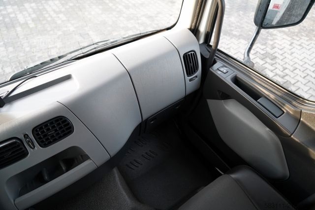 Camion jumbo RENAULT D 240 / 4x2 / KONTENER / 7,7 M / WINDA DHOLLANDI