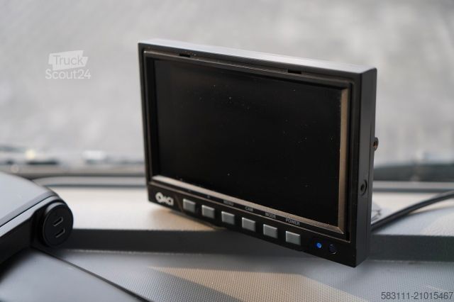 Camion jumbo RENAULT D 240 / 4x2 / KONTENER / 7,7 M / WINDA DHOLLANDI