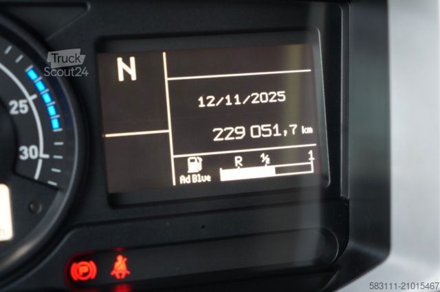 Camion jumbo RENAULT D 240 / 4x2 / KONTENER / 7,7 M / WINDA DHOLLANDI