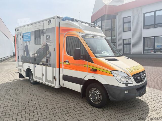 Fourgon tôlé Mercedes-Benz Sprinter 516 CDI 4x2 Sprinter 516 CDI 4x2, Rettungswagen, Bi-Xenon