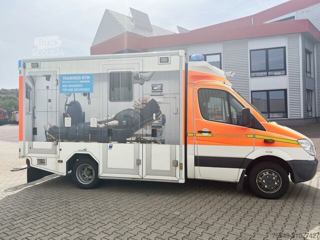 Fourgon tôlé Mercedes-Benz Sprinter 516 CDI 4x2 Sprinter 516 CDI 4x2, Rettungswagen, Bi-Xenon