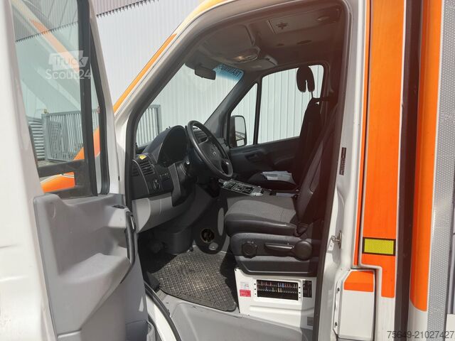 Fourgon tôlé Mercedes-Benz Sprinter 516 CDI 4x2 Sprinter 516 CDI 4x2, Rettungswagen, Bi-Xenon