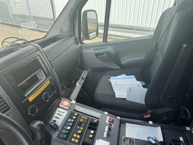 Fourgon tôlé Mercedes-Benz Sprinter 516 CDI 4x2 Sprinter 516 CDI 4x2, Rettungswagen, Bi-Xenon