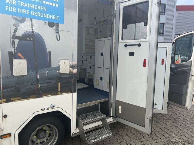 Fourgon tôlé Mercedes-Benz Sprinter 516 CDI 4x2 Sprinter 516 CDI 4x2, Rettungswagen, Bi-Xenon