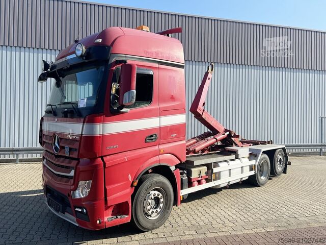 Haakarm vrachtwagen Mercedes-Benz Actros 2551 L 6x2 Actros 2551 L 6x2/46, Retarder, Liftachse, BigSpace, Bi-Xenon
