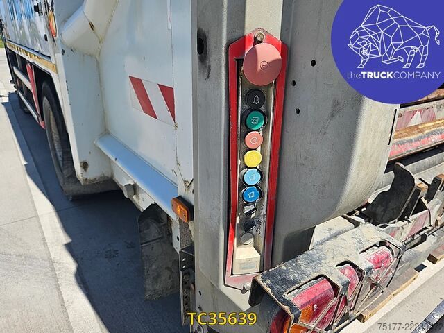Véhicule de collecte des déchets Scania P 270