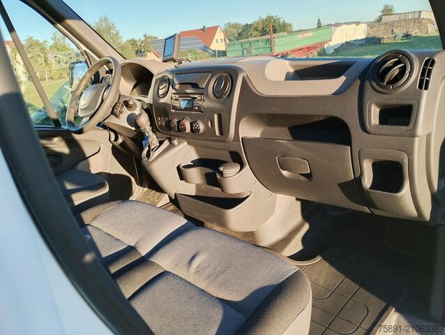 Viehtransporter Renault Master Pferdetransporter Nuyts