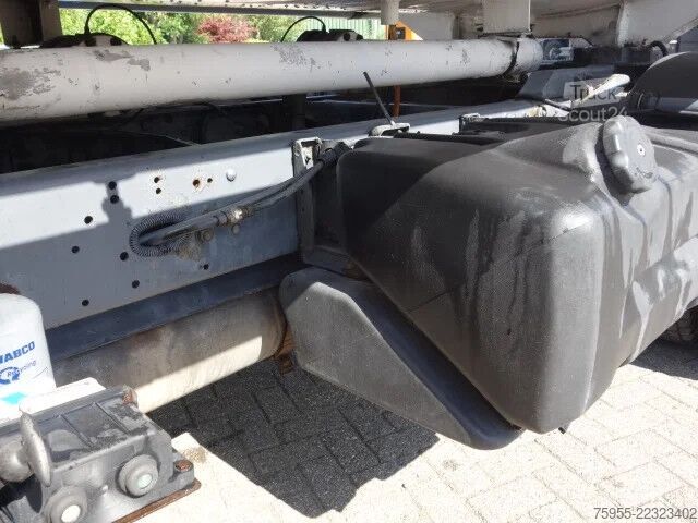 Tank Renault Midlum 210 feultanktruck,manualpomp,steelspring...