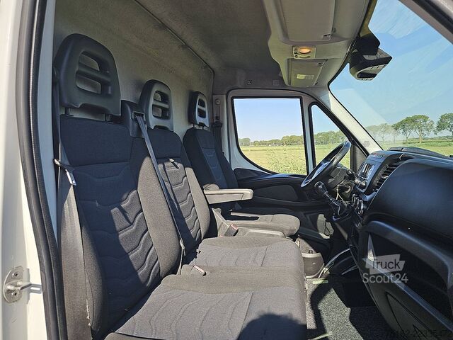 Комби с висок покрив IVECO DAILY 35S14       L2H2 Airco Euro6!