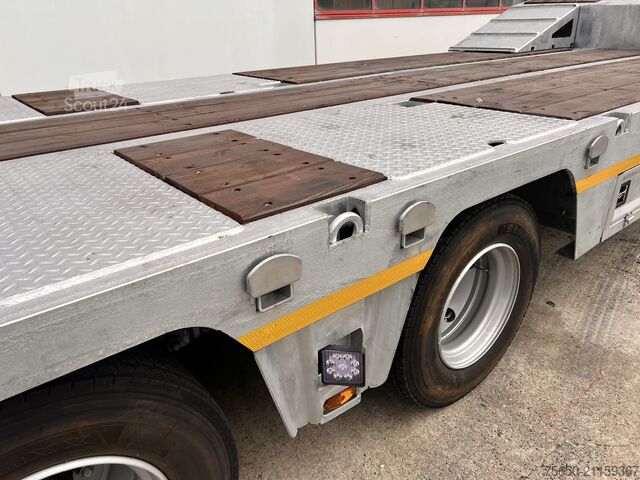 Нискорамно полуремарке Möslein ST 3  3 Achs Satteltieflader neu