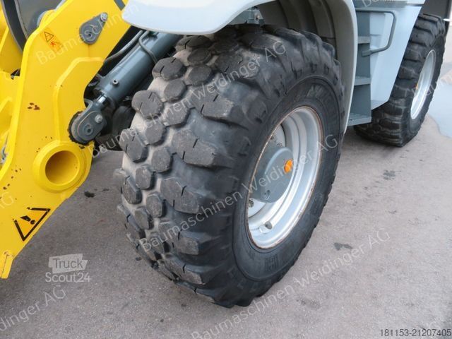 Kerekes rakodó KRAMER 8155