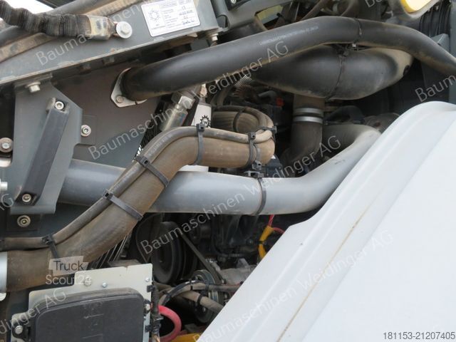 Kerekes rakodó KRAMER 8155