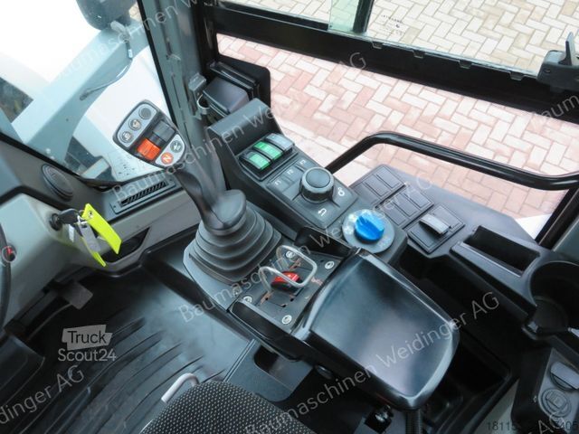 Kerekes rakodó KRAMER 8155