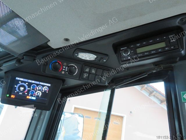 Kerekes rakodó KRAMER 8155