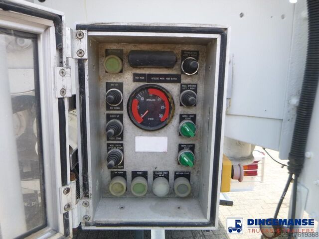 Saugfahrzeug Mercedes Actros 3241 8x4 RHD Huwer vacuum tank / hydroc...