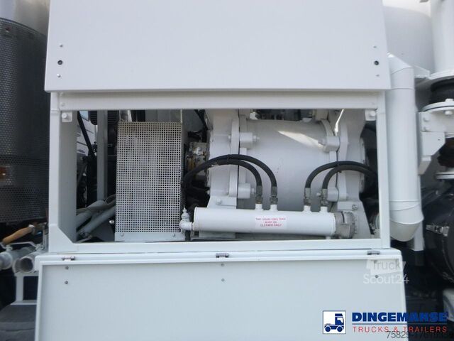 Saugfahrzeug Mercedes Actros 3241 8x4 RHD Huwer vacuum tank / hydroc...