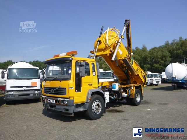 Vehículo de succión Volvo FL6 4x2 RHD Whale vacuum tank 8 m3