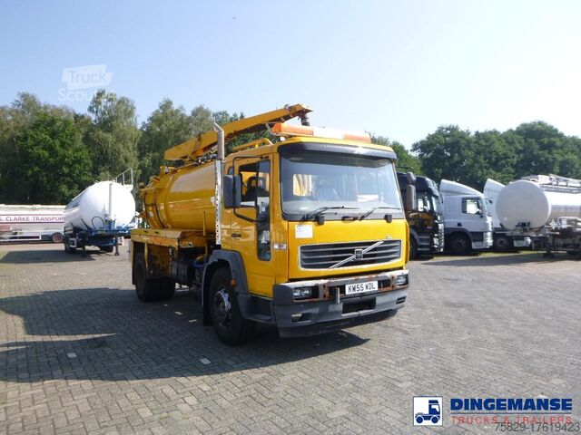 Vehículo de succión Volvo FL6 4x2 RHD Whale vacuum tank 8 m3
