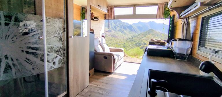 Kamper ciężarowy MAN Camión Vivienda lujo