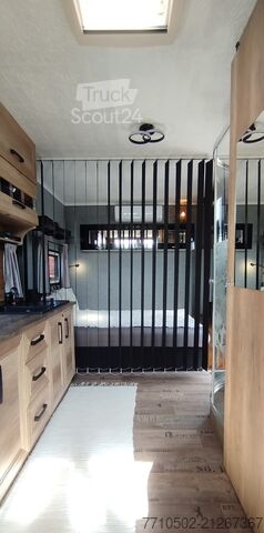 Kamper ciężarowy MAN Camión Vivienda lujo