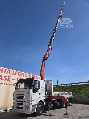 Gru montata su autocarro Iveco stralis