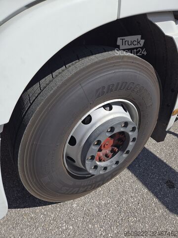 Gru montata su autocarro Iveco stralis