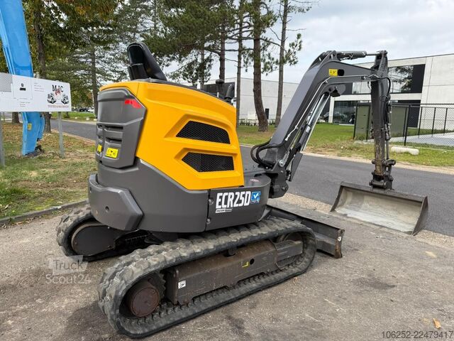 Minibagger Volvo ECR25D 1159 UREN - SLOOP + SORTEERFUNCTIE - EXT...
