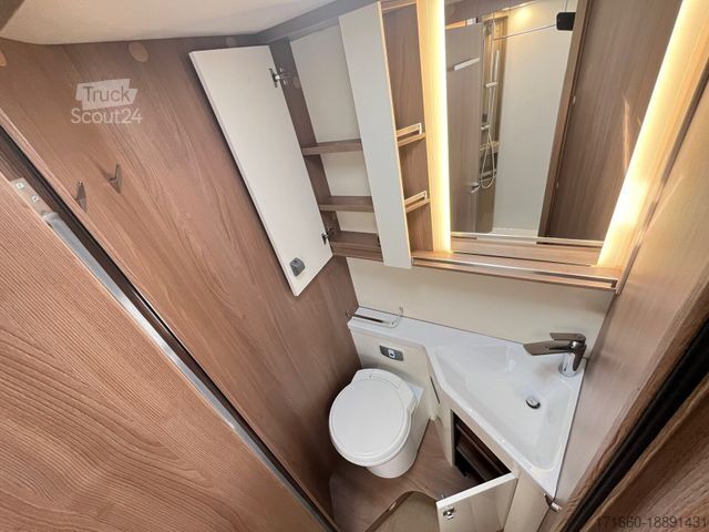 Polintegriran avtodom BÜRSTNER Lyseo TD 736