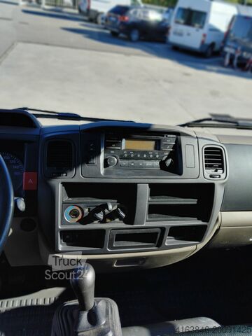 Nissan NT 400 camion cu platformă fixă Nissan nt 400