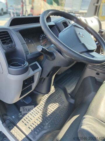 Nissan NT 400 camion cu platformă fixă Nissan nt 400