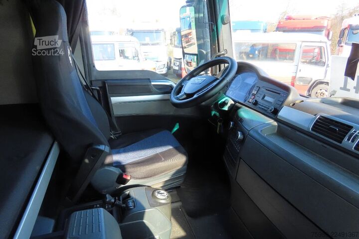 Standardni SZM MAN TGX 18.440 RETARDER, FRIGO, 2 beds