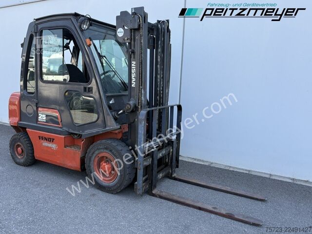 Frontgaffeltruck Nissan Gabelstapler 2,5 t. Gas mit Kabine und Heizung