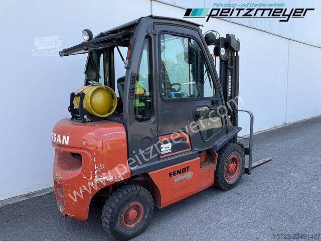 Frontgaffeltruck Nissan Gabelstapler 2,5 t. Gas mit Kabine und Heizung